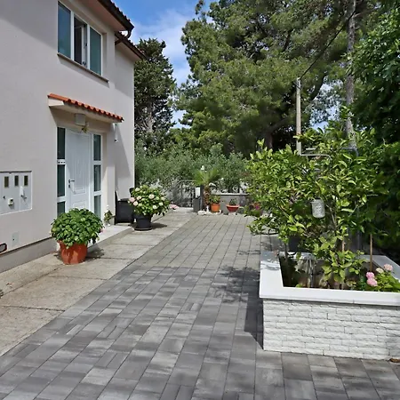 Apartman By The Sea Banjol, Rab - 12838 *